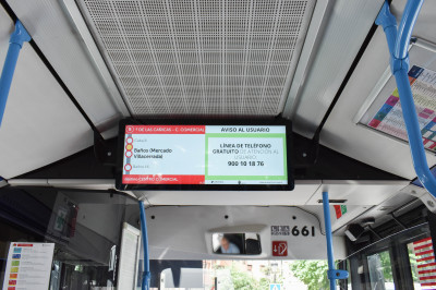 Sistema de información audiovisual que proporciona información visual y sonora sobre la denominación de la próxima parada.